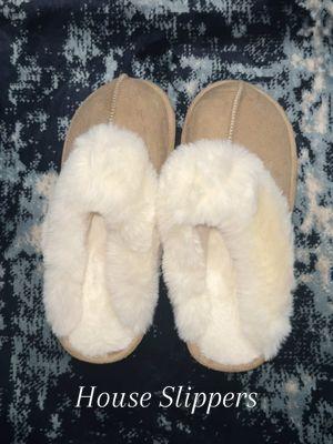 The coziest house slippers ever #slippers #houseshoes #winterslippers #trending #fyp 