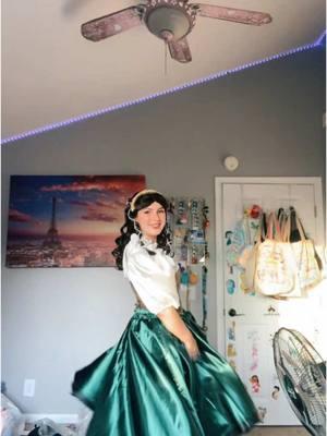 #partyprincess #partyprincesslife #princessperformer #fairmaiden #disneystyle #royaltheater #royal #greenfairydress #renfaire #renassaince #partytime #beautyandthebeast #magical #cosplayer #cosplay #princesscosplay #princesshelper #fallingbehind 