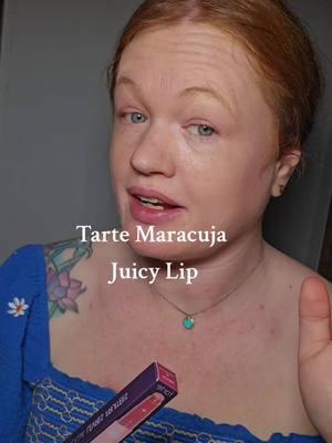 This is quickly becoming one of my new favorite products. #tarte #tartecosmetics #maracuja #makeuphacks #tartemaracujajuicylip #lips 