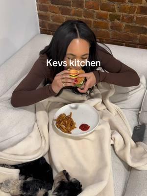 He thinks he’s funny #higuysigotfood #justjazzzyeats #dinner #cookwithme #cookingvideo #kevskitchen #easydinner #pickyeater 