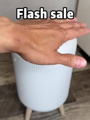 Dont expose your caca paper 😩 do yourself a favor & get this beautiful trash can🫶🏻 #viraltrashcan #motionsensortrashcan #bathroom #TikTokShop #touchlesstrashcan #smarttrash #bathroomupgrade