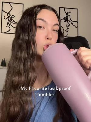 When I tell you I take this Everywhere with me!!! This colorrrr😍😍 (Lilac Dusk) They have 14+ colors!! #tumbler #tumblerwithstraw #tumblerwithhandle #brumate #brumatetumbler #40oztumbler #leakprooftumbler #40oztumblerwithhandle #leakproof #tiktokshopdeals 