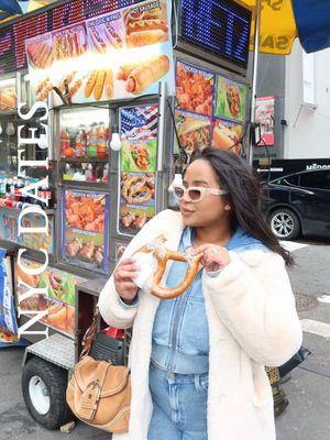 There’s nothing like exploring the city with my heart 🤍🗽👖⭐️ wearing my @Good American set!! #angiesvibez #goodamericanambassador #jeansweatpants #nycmicroinfluencer #dateudeas #goldendiner #thingstodoinnyc #les 