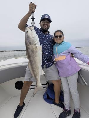 what a beautiful  weekend down in Galveston. got to visit our friends and Avery finished the year by reeling in her first and PB red fish. cheers to a 2025 full of more memories and record breakings, full of friendship family and experiences! thanks Tom and amazing  time Tom #fishing #bullred #redfish #boating #deepseafishing #PB #bass #trout #saltlife #reellocoadventures 