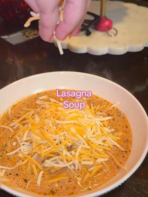 Crockpot lasagna soup 🤌🏼 #crockpotlasagnasoup #lasgnasoup #crockpotrecipes #easydinnerrecipe #easycrockpotmeal #married #wifey #smallcontentcreator #foryoupage #foryou #fypage #fyp 