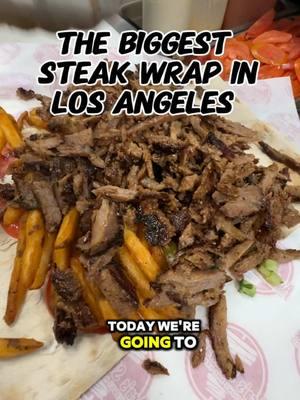 HAVE YOU TRIED THEIS STEAK WRAP IN HOLLYWOOD?!? 😍😍😍 PLUS THE VIRAL CHOCOLATE COVERED STRAWBERRIES 🍓?!? #foodiemobbb #hollywood #lafoodie #chocolatecoveredstrawberries #mediterraneanfood 