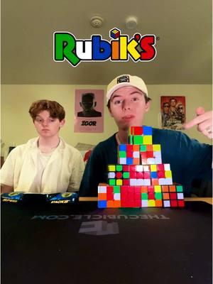 how many cubes can I solve while he solves 1? 🤷‍♂️ #fyp #rubikscube #cubing #cuber #speedcubing #rubik #challenge 