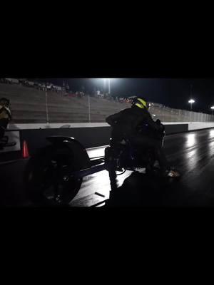 N/T Motorcycle  Grudge Racing  enjoy people #grudgelyfe #grudgelyfe4life  #unloadingclips #motorcycle #motorcyclegrudgeracing #robbushmotorsports (Do not try this at home on that slow ass bike these are professionals or riders supervised by professionals)