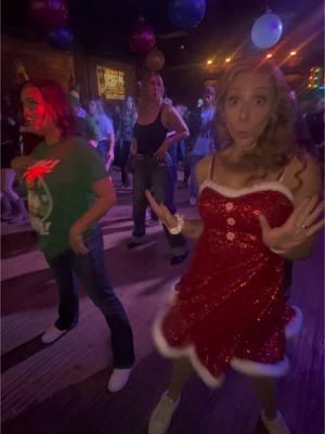 Shivers 🥶❄️🎅 This is my favorite dance to practice my spinning.  @Wendy Benham  #shivers #edsheeran #linedance #linedancing #linedancer #fyp #dancer #linedancersoftiktok #foryou #washington #PNW #bigwhiskysaloon 