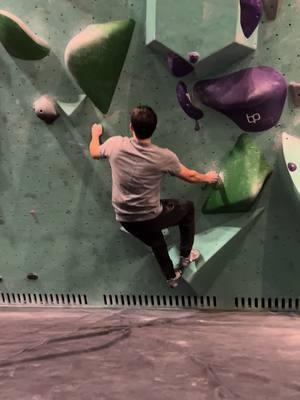 It’s harder then it looks I swear #boysboulderingchannel #boulderinggym #bouldering #fypシ #fyp #gym #gymtoks 