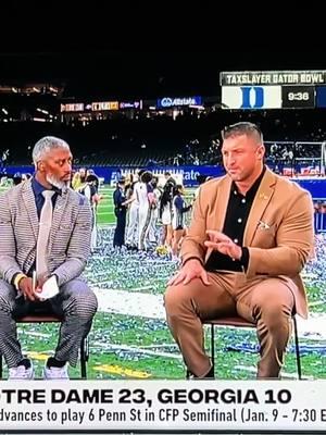 failed to realize what was going on beside me….  #playoffs #notredame #collegecheerleading #neworleans #sugarbowl #espn   @ESPN @espnW caught enjoying the moment confetti in hand…. 