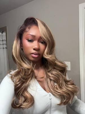 Gorgeous gorgeous girllll 😍 perfect color for this season. this curls 🔥🔥 😚 #highlights2024 #wigs #wigstyling #beginnerfriendly #newarrival #easyinstall #pincurls #bombshell #bodywave   #newyear #protectivestyles #omprettyhair #viral #explorepage #ohmypretty #ohmyprettyhair 