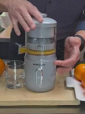 Juice Like a Pro with the Chefologist #Juicer #ElectricJuicer #Cordless #FruitJuicer #FreshJuice #HealthyDrinks #Juicing #Chefologist #KitchenGadget #DrinkFresh 