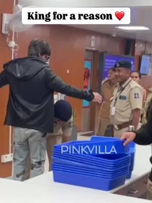 Exclusive:King Khan aka Shah Rukh Khan warmly greets security personnel with a handshake – truly a gem of a person! ❤️🤌 #srk #shahrukhkhan #SRKFans #pinkvilla