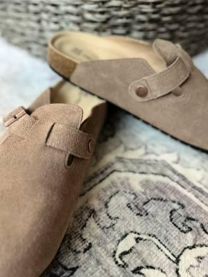 These clogs!  Yes please! #clogs #clogshoes #suedeclogs #clog #suedeshoes #shoes #instyle #shoetok #evellyhood #suede #fashion #shoefashion #cork #roundtoe #sliponshoes @EVELLYHOOTD US #newyearnewaura #ttslevelup 