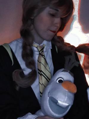 Hans💘 🦡💛❄️ #hufflepuff #frozenannacosplay #annahuflepuff #harrypotter #harrypotterau #slithering #wizardingworldoffrozen #frozenharrypotterau #frozen #frozen2 #frozen3 #comfortcharacters #comfortcharacter #princehans #princehanscosplay #disney #fandom #TrueLove #theaterkid #royaltycore #royaltycoreaesthetic #villaincore #villainaesthetic #disneyvillains #hanswestergaard #princehanswestergaard #santinofontana #hotashelsa #helsa #iceburns 