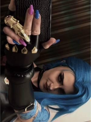 had to do this trend😈 #jinx #jinxarcane #jinxcosplay #jinxleagueoflegends #arcane #arcanecosplay #arcaneleagueoflegends #leagueoflegends #jinxandvi #cosplay #viral #fyp #chlorenaycos 