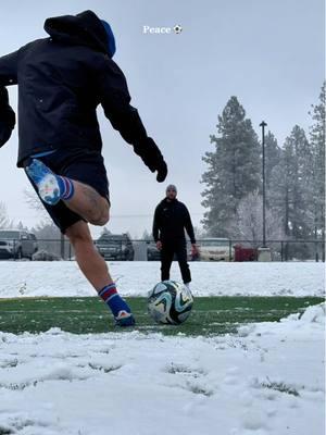 This feeling 💆‍♂️⚽️ • • • @jackdentonsoccer  #Soccer #soccertraining #soccerplayer #soccerpractice #soccerlife #futbol #snow #fyp 