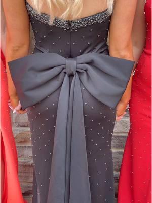 We are loving bows this prom season!🎀 @Ava Presley Official #foryoupage #fyp #SmallBusiness #viralvideo #promdress #prom2025 #glitzandgowns #viral #shoppinghaul #promtok #dress #photoshoot #mediaday #bowdress #stunningdress #Love 