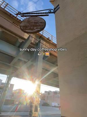 lil sun peeking through for the aesthetic #sunnyday #friday #weekendvibes #coffeeshop #coffeeshops #phillyeats #phillyfood #phillyplaces #placesinphilly #bestspotsphilly #phillyspots #fishtown #aestheticvibes 