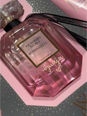 ¡El mejor regalo que puedes hacer! Personaliza tu perfume de Victoria’s Secret gratis.  ✨Te esperamos de 12:00-21:00 en el CC Westfield Parquesur, hoy 3 enero es último día.  #VictoriasSecretSpain #IdeasRegalos #RegalosOriginales #RegaloReyes 