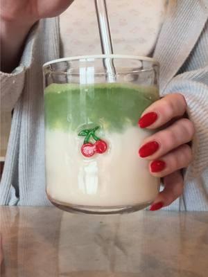 so delicious and creamy 🍵🤍 @Anthropologie #matcha #morningroutine #matchalatte #matchatok #matchalover #tea #greentealatte #greentea #delicious 