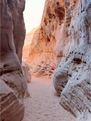 Hiking through a slot canyon in Valley of Fire, Nevada #Hiking #slotcanyon #valleyoffire 