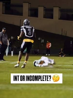 THEY RULED IT AN INT… What do you think? 😳 #catch #nocatch #int #R#Rivalsn#ncaac#cfbc#cfb25f#footballf#footballtiktokh#highschoolh#highschoolfootballc#collegec#CollegeFootballn#ncaafootballv#viralf#fypage