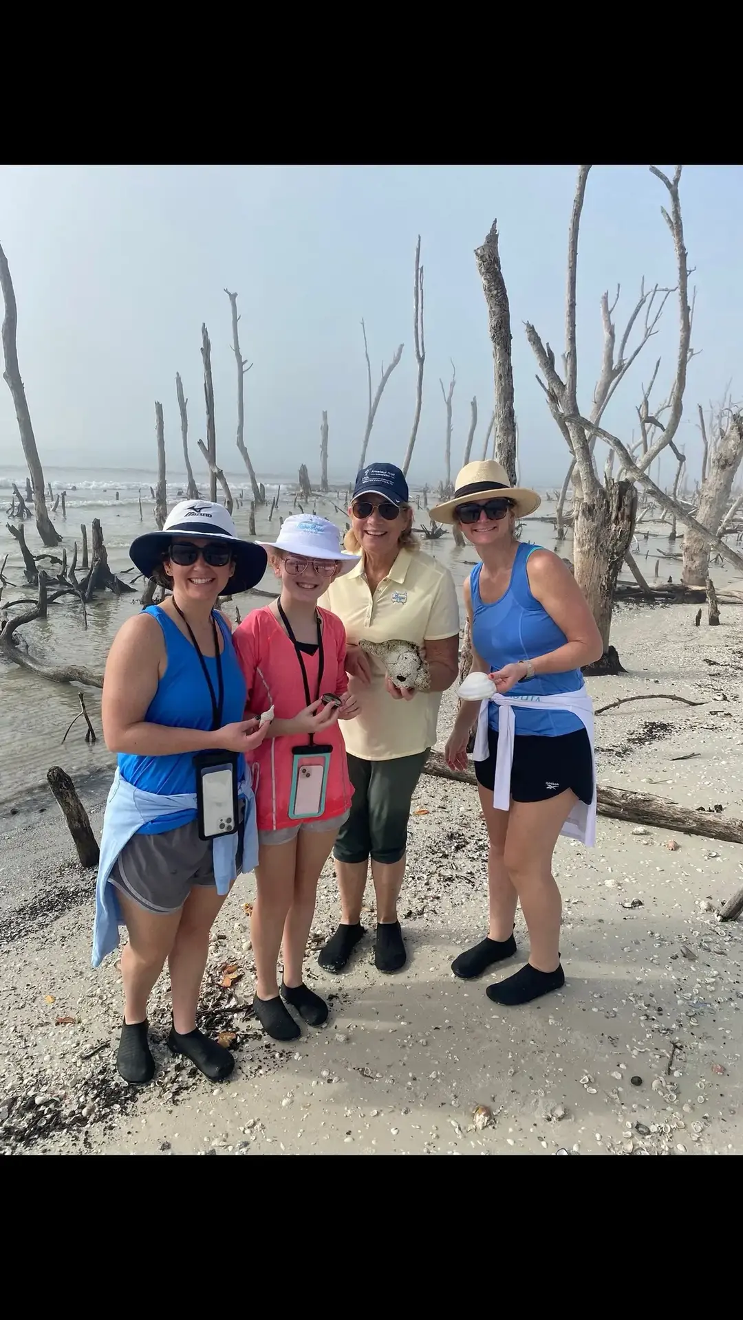 Family Fun Time! We had a sweet family from Kentucky join us over the Holidays on their Christmas vacation. Nothing sweeter than making memories with the ones you love the most that will last a lifetime. 🐚❤️ 🐚 Please Join us :  www.treasureseekersshelltours.com 239-571-2331 🐚 Only Collect Empty Shells  🐚 #shells #tours #fun #treasureseekersshelltours #gulfcoasttoursllc #shoregoodsmarcoisland #shoregoods #gulfcoastlife #shellkiceisland #shellmarcoisland #ocean #familyfu #sealife #goodvibes #fun #shellflorida #vacationflorida #gulfcoasttoursllc #amazing #2025 @BESTBEACHES @Gulf Coast Tours @Ken @Shore Goods @GoodlandFLVacationRentals @10k_islands_shell_club 