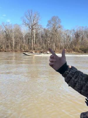 Keeping it simple!! #rixey #rixeyoutdoors #ducks #duckhunting #duckdog #retreiver  #floodedtimber #dogstand #mallards #hunting #whiteriver #simplelife #duckcommander #fyp #viral #trending @EZ  @TJ Kimbrell  @OfftheXpodcast 