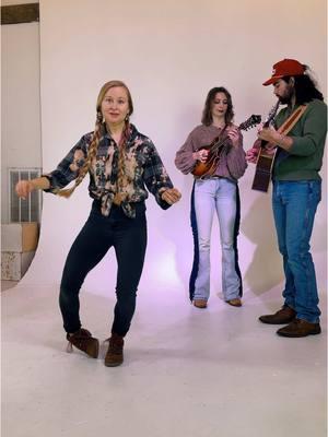 On this week’s episode of Footwaer Friday, we’re testing hiking boots 🥾 #footwearfriday @Addie :) #oldtime #mandolin #buckdance #clogging #flatfoot 