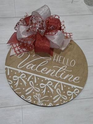 This sign is available for purchase on my website linked in my bio. find the shop now button. I made this live yesterday. sign makers can get this design file in my Etsy shop also linked in my bio.  #woodsigns #woodsignshandmade #doorhanger #doorhangersoftiktok #doorhangers #welcomesign #doorsign #ValentinesDay #valentinesdaydecor #valentinesdaydoorhanger #bowmaker #bowtutorial 