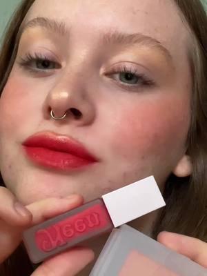 when three products can give you a full look 💅  ft. Going Rouge in Happy, Going Steady in Fire & Pretty Shady in Fuzzy #Neen #cosmetics #makeup #makeuptutorial #blush #eyeshadow #lipstick #longwear #holiday #trending #viral #redlip #shimmer #easy #nyc #startup