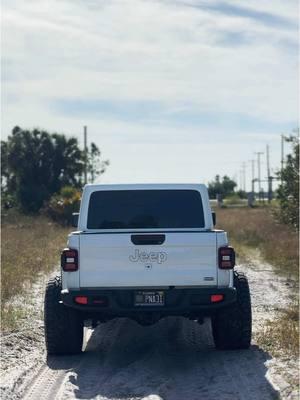 #fyp #fypシ #26x14 #liftedtrucks #jeepgladiator #28x16 #jeep #squatedtrucks #venompowertires #37s #35s #roughcountry #fuelwheels 