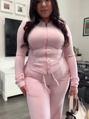 This is the perfect baby pink set! #fyp #newyearnewaura #loungewear #loungeset #twopieceset #ootdinspo #OOTD #workoutsetoutfit #TikTokShopFashion #ootdinspiration #babypinksweatsuit #babypinktracksuit 