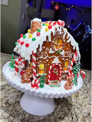 I made a Gingerbread house Cake 😄🥰, let me be the first to say I did not do so good on the sugar snow globe 😅 it popped a few times while making  and I was scared out my mind lol 🙈 The cake turned out cut tho so im posting anyways 🤭 Enjoy !  #cakeart #hyperrealisticcake #gingerbeardhouse