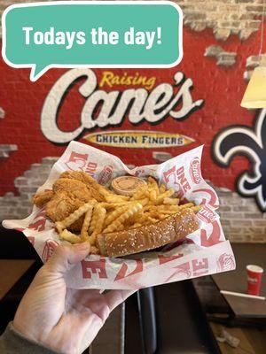 Today we Eat🔥 “Raising Cane’s”🍗 is the place good?! @@Raising Cane's #fyp #fypシ #foodtour #foodcritic #Foodie #foodreview #chopelasreviews #foodvlog #fastfood 