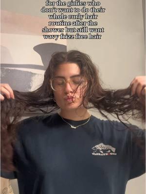 this is the perfect routine if you need a break from your curls but don’t want frizzy hair!  #beginnercurlyhairroutine #howtofixfrizzycurlyhair #howtosleepwithcurlyhair #slightlywavyhairroutineforbeginners #wavyhairovernight @Redken @Biosilk Hair Care @Scünci 