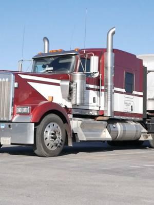 First truck spotlight of the year and Michael Smith's was the perfect choice🤩 Check out that beautiful truck! #OakleyTrucking #OakleyFamily #CDLLife #CDL #DryBulk