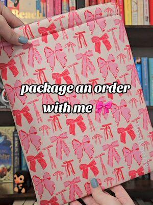 The bows on this 🩷👏🎀 Package an order with me 🥰 this is the "Evangeline" BooKoozie in the Original size  #booksleeve #readers #BookTok #bookoozie #bookish #booksleeveshop #readersofbooktok #booksleeves #packingorders #packanorderwithme #packagingorders #readersoftiktok #SmallBusiness #BookTok #kindle #fyp #bow #bows 