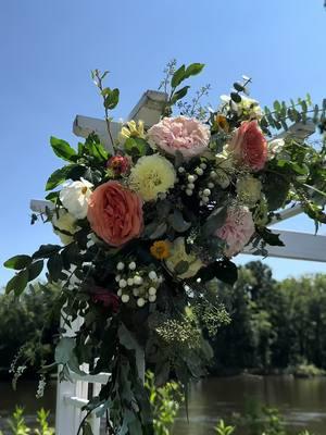 Simple and elegant wedding arch with garden roses 🌹 #florist #weddingflowers #flowerinspo #michiganflorist #flowerfarm #flowers #weddinginspo