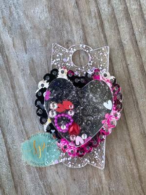 Lovers…Heart Shaker on a name plate or a badge reel 🩷 #shaker #badgereels #stanleytopper #valentinesdiy #badgebuddy #nameplate #acrylicblanks #diytutorial #crafting 