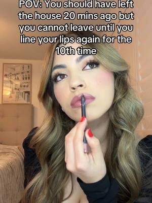 The girlies that get it… get it. Makeup isn’t done until you line your lips 36378 times 🤷🏼‍♀️ I don’t make the rules. 💕☺️ #makeuplips #liplinerhack #linertutorial #lipcombotutorial #holygraillipcombo 