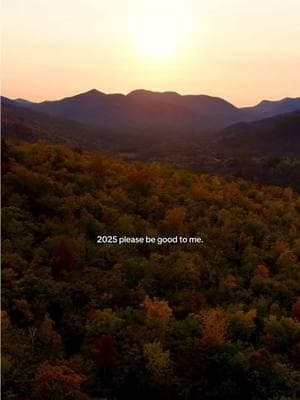 Here’s to hoping this years a good one 🫶🏻  #nature #mountains #sunset #sunsetlover #newhampshire #naturevibes #dronevideo #mountainview #fallfoliage #newyears #2025 