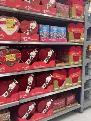 #shoppingwithsopitaqueen #iburnforyou #bridgerton #ValentinesDay #walmart  