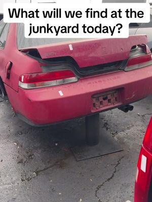 Treasure huntin #hondajunkiez #ilovemyhonda #honda #hondacivic #carguy #hondagang #hondaboy #DIY #junkyard #junkyardlife 