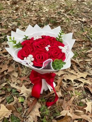 Así o más lindo😍🌹? . #elizabethspaperdesigns #fypシ #parati #paratupagina #SmallBusiness #inspiration #ribbonroses #ValentinesDay #giftideas #ideasderegalos #regalosoriginales #rosaseternas #red #Love #bouquets #cute #handmadegifts #fypシ゚viral #greenscreenvideo #paravoce #fypppppppppppppp #fyp #f 