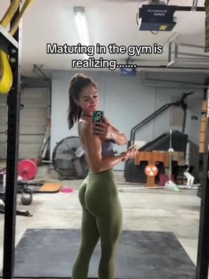 #creatorsearchinsights #lowerbodyday #gymgirl #GymTok #fitnessjourney #glutework 