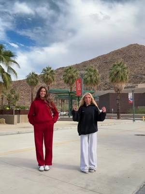 the view🏜️🌵🩷🏞️ @kingsley #fyp #palmsprings #foryou #foryoupage #blowthisup #girlstrip #california #relatable #dance #viral #mountains #palmtree #views 