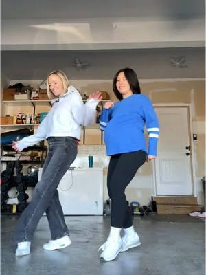 Anna is doing a high impact version of this choreo, while Christina is rocking it with the low impact moves! Most of the moves we chose for this one are naturally low impact. Can you spot the difference? 👀😊 #shufflemamas #dancetherapy #momswhodance #shuffle #shuffledance #learnhowtodance #dancefitness #dancecardio #shuffletutorials #familydance